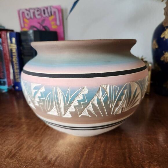 Tribal pottery Navajo American  handmade 90s vintage pot pastel pink green - Picture 1 of 6